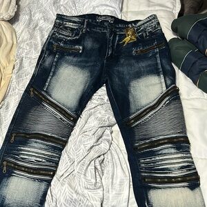 Men’s distressed jeans